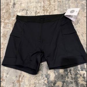 NEW Willit fitted athletic shorts. women’s Medium